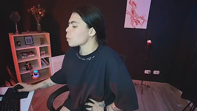 Snapshot of _WednesdayFriday_ chatting on December 3, 10:07 pm  WednesdayFriday  online show from December 3, 10:07 pm