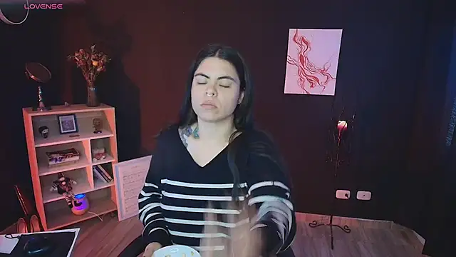 Snapshot of _WednesdayFriday_ chatting on December 5, 6:33 pm  WednesdayFriday  online show from December 5, 6:33 pm