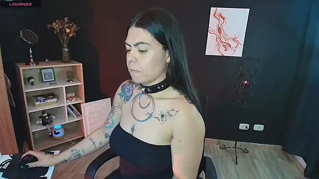 Snapshot of _WednesdayFriday_ chatting on December 12, 10:20 pm  WednesdayFriday  online show from December 12, 10:20 pm