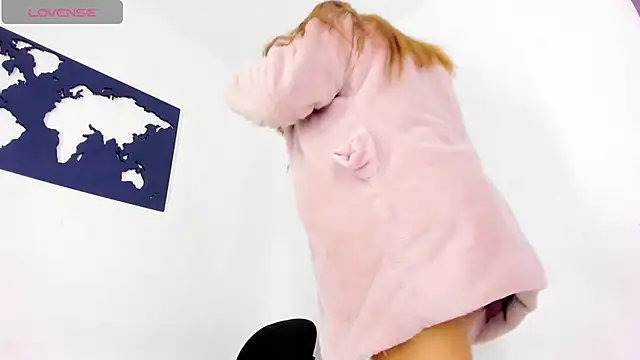 Snapshot of CurvyViolet chatting on December 10, 11:54 am CurvyViolet online show from December 10, 11:54 am