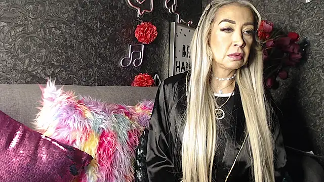 Snapshot of EvelinaGrey chatting on January 27, 2:53 am EvelinaGrey online show from January 27, 2:53 am