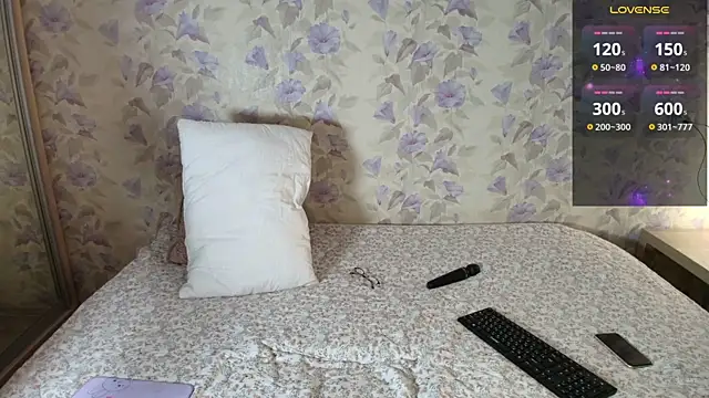 Snapshot of Louise_Lavender chatting on May 1, 3:22 am Louise Lavender online show from May 1, 3:22 am