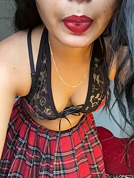 Snapshot of Sexy-Varsha chatting on December 4, 7:06 am Sexy-Varsha online show from December 4, 7:06 am