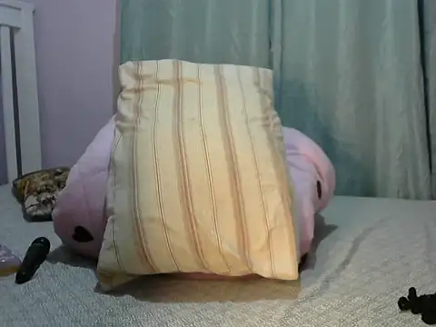 Snapshot of nuts_african chatting on October 29, 11:23 am nuts african online show from October 29, 11:23 am