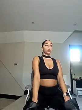 QueenTricks1 online show from November 30, 11:36 am