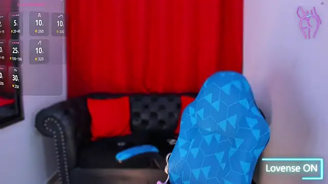 Lila Pinky online show from December 3, 1:09 pm