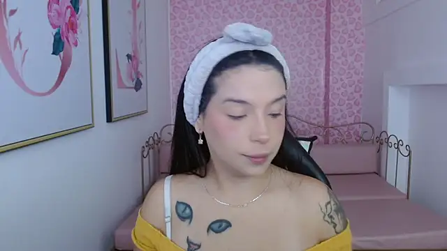 Snapshot of Small_naughty_ chatting on May 14, 1:07 pm Small naughty online show from May 14, 1:07 pm