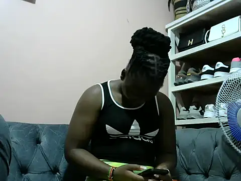 slender-qwene online show from March 24, 11:15 am