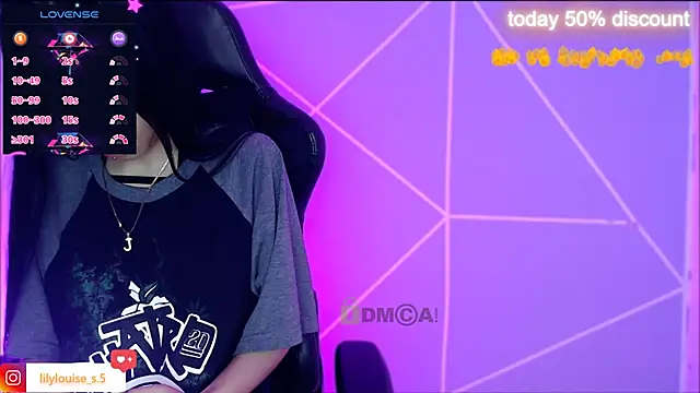 Snapshot of lilylouisee chatting on October 29, 12:29 pm lilylouisee online show from October 29, 12:29 pm