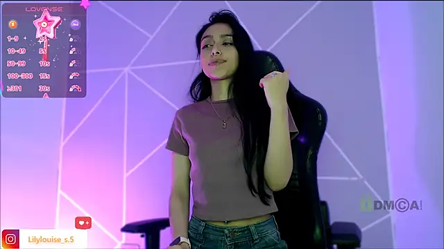 Snapshot of lilylouisee chatting on November 7, 2:55 am lilylouisee online show from November 7, 2:55 am