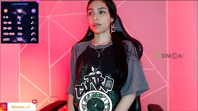 Snapshot of lilylouisee chatting on November 19, 4:29 pm lilylouisee online show from November 19, 4:29 pm