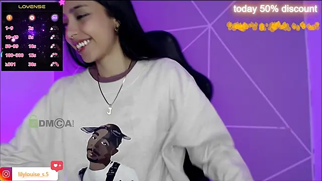 Snapshot of lilylouisee chatting on December 3, 8:18 pm lilylouisee online show from December 3, 8:18 pm