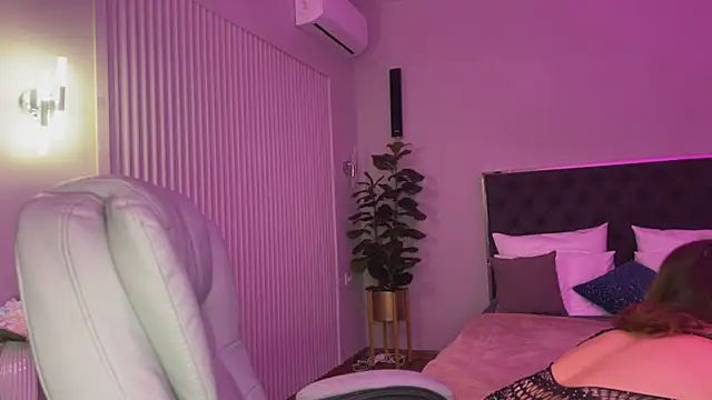 XtraHotX online show from January 19, 1:10 am