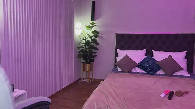 XtraHotX online show from January 24, 1:13 am