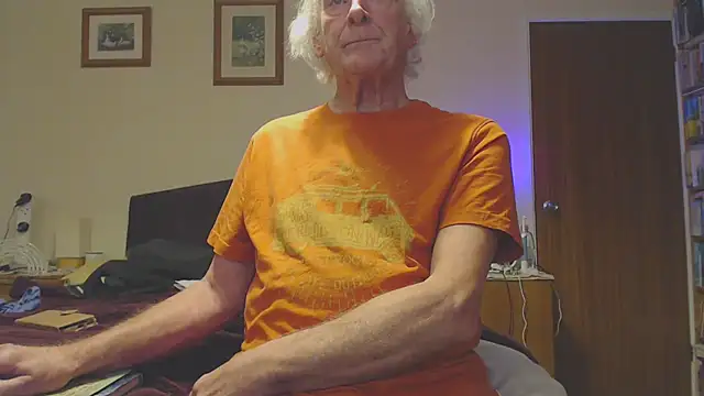 Snapshot of WaverlyKernow chatting on January 25, 4:24 pm WaverlyKernow online show from January 25, 4:24 pm