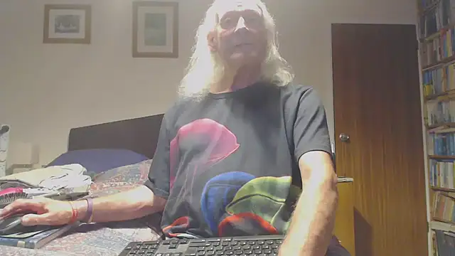 WaverlyKernow online show from April 8, 6:52 pm