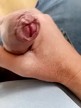 Snapshot of vlas-82 chatting on October 13, 7:19 am vlas-82 online show from October 13, 7:19 am