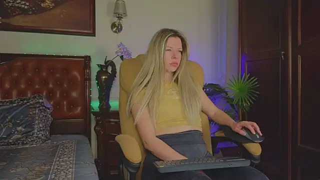 Real Tini online show from April 18, 6:06 am