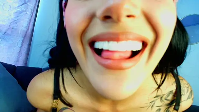 Snapshot of natashapridee_ chatting on March 18, 8:59 pm natashapridee online show from March 18, 8:59 pm