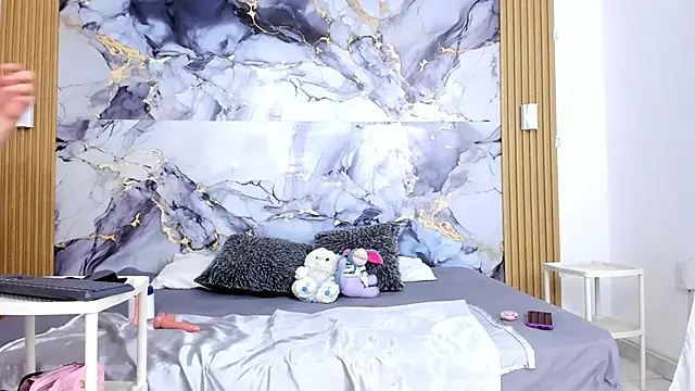 luna hoott online show from October 4, 1:20 pm