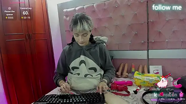 neeko princes online show from November 24, 12:05 pm