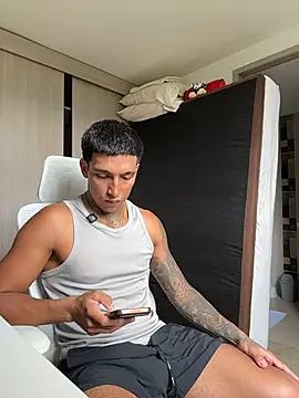 Snapshot of sendfer chatting on April 18, 7:18 pm sendfer online show from April 18, 7:18 pm