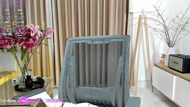  Joliie  online show from February 25, 7:40 am