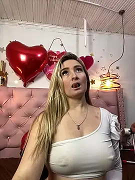 Snapshot of antonella87 chatting on February 11, 11:44 pm antonella87 online show from February 11, 11:44 pm