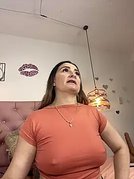 Snapshot of antonella87 chatting on November 10, 9:36 pm antonella87 online show from November 10, 9:36 pm