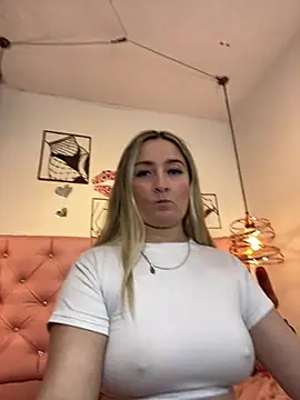 Snapshot of antonella87 chatting on December 2, 9:32 pm antonella87 online show from December 2, 9:32 pm