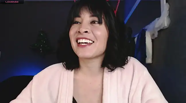 Snapshot of isis_diosa chatting on December 17, 11:38 pm isis diosa online show from December 17, 11:38 pm