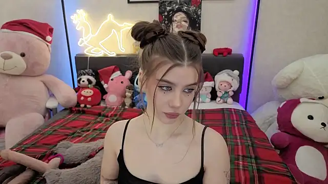 dolly ll online show from December 18, 1:28 pm