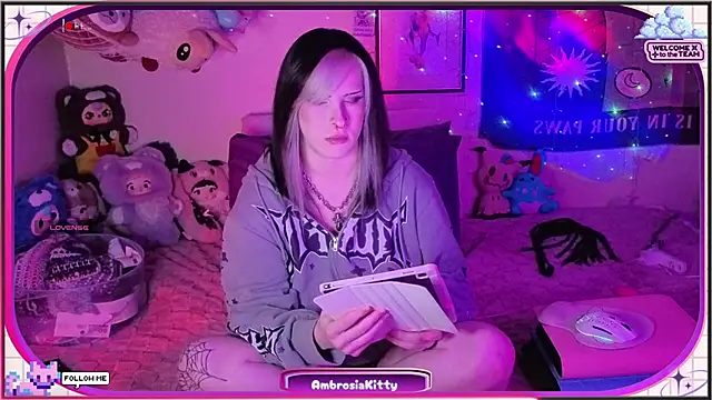 Snapshot of AmbrosiaKitty chatting on May 28, 9:17 am AmbrosiaKitty online show from May 28, 9:17 am