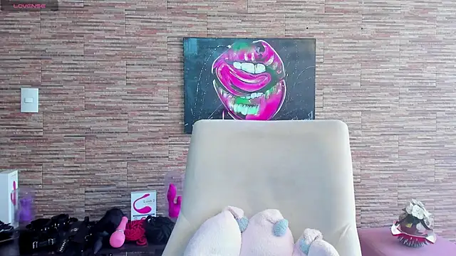 Snapshot of alice_cullenbbw chatting on January 6, 2:36 pm alice cullenbbw online show from January 6, 2:36 pm