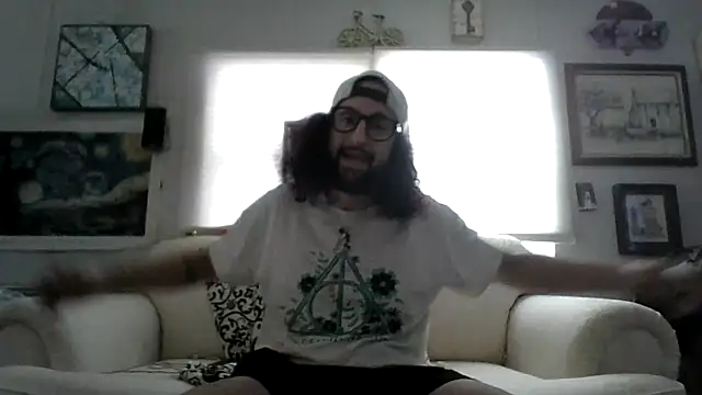 Snapshot of BobbyQ29 chatting on April 25, 5:32 pm BobbyQ29 online show from April 25, 5:32 pm