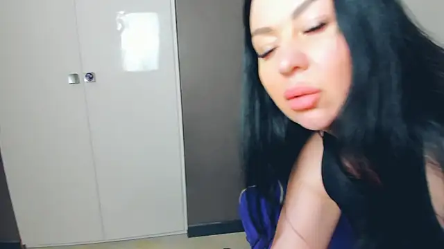 LayaFlow online show from February 17, 12:12 pm