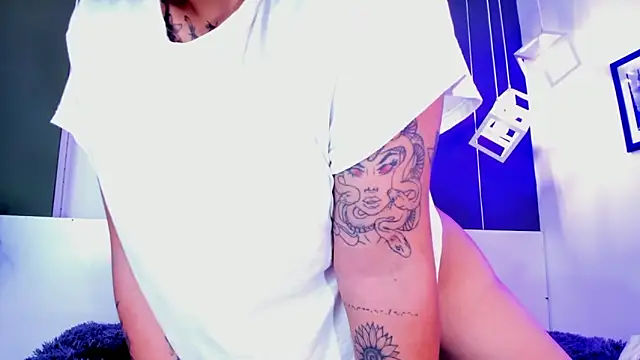 Snapshot of Alexxxholy chatting on February 27, 4:43 pm Alexxxholy online show from February 27, 4:43 pm