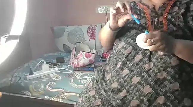 Snapshot of Ravina_patil1 chatting on January 22, 4:02 am Ravina patil1 online show from January 22, 4:02 am