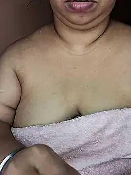 Snapshot of Ravina_patil1 chatting on February 13, 7:13 am Ravina patil1 online show from February 13, 7:13 am