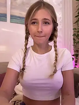 LunaRase online show from December 15, 11:34 am