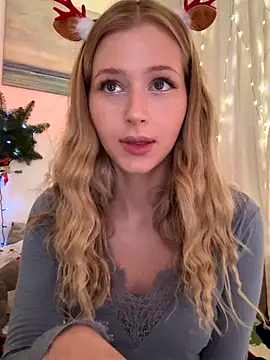 LunaRase online show from December 21, 10:44 am