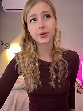 LunaRase online show from March 12, 9:48 am