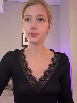 LunaRase online show from April 7, 5:08 am