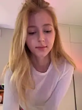 LunaRase online show from April 14, 5:35 am