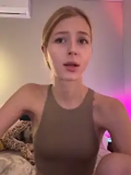 LunaRase online show from April 17, 5:32 am