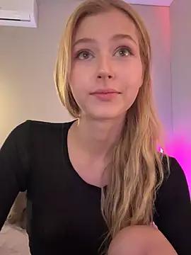 LunaRase online show from April 18, 7:45 am