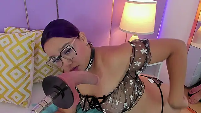 SophyRuiz  online show from March 25, 11:49 am