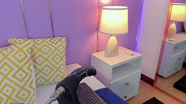 SophyRuiz  online show from March 30, 11:55 am