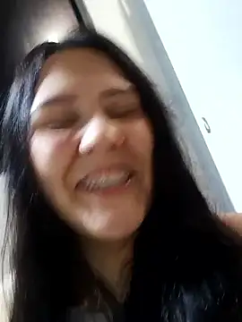 Snapshot of Ariakris chatting on May 6, 3:24 am Ariakris online show from May 6, 3:24 am