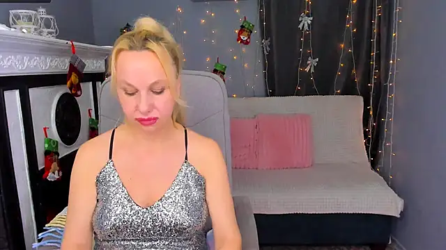 Snapshot of Anny_Jey_ chatting on December 25, 7:24 pm Anny Jey online show from December 25, 7:24 pm